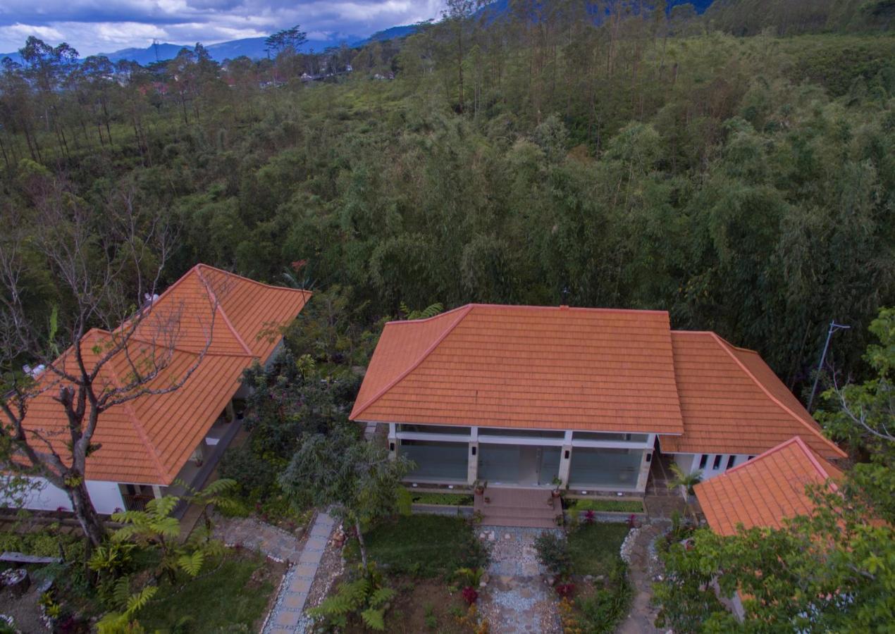 Ara Garden Inn, Accommodation, Yoga Studio & Spa Ruteng Kültér fotó