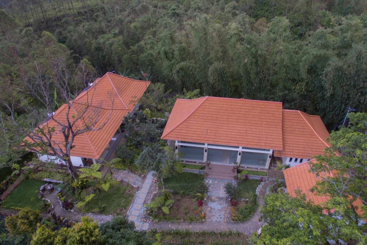 Ara Garden Inn, Accommodation, Yoga Studio & Spa Ruteng Kültér fotó